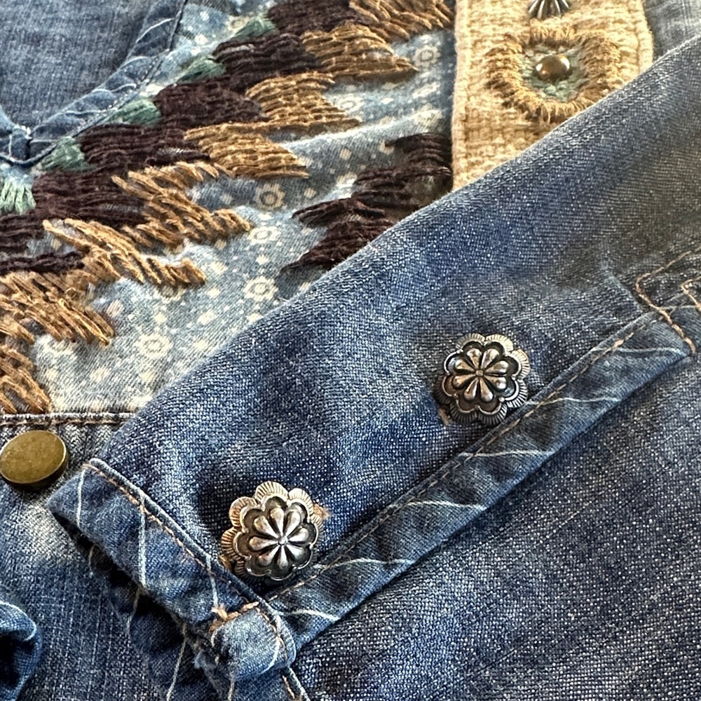 Double D Ranch Embroidered Denim Tunic Top - Picture 5 of 10